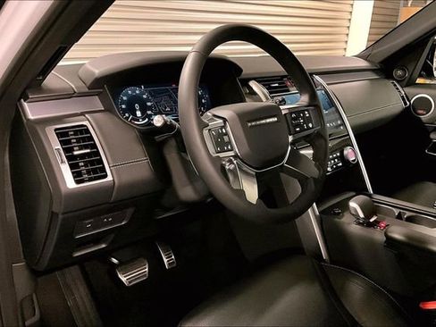Certified 2025 Land Rover Discovery Dynamic SE AWD/4WD image 23