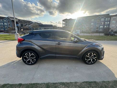 Used 2019 Toyota C-HR Limited image 9