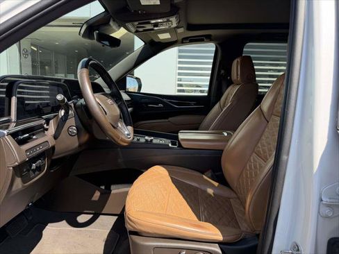 Used 2023 Cadillac Escalade ESV Sport w/ LPO, Illumination Package AWD/4WD image 20
