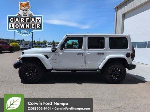 Used 2022 Jeep Wrangler Unlimited Sahara w/ Cold Weather Group AWD/4WD image 6
