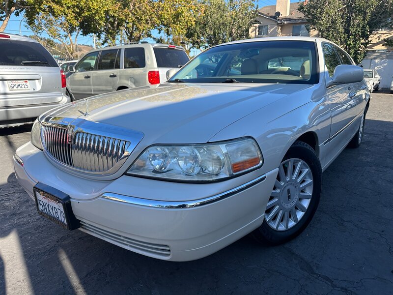 Used 2004 Lincoln Town Car Ultimate RWD image 1