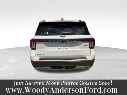 Used 2026 Ford Explorer Active w/ Active Comfort Package RWD image 5
