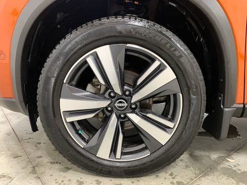 Used 2022 Nissan Rogue Platinum w/ Head-Up Display Package image 2