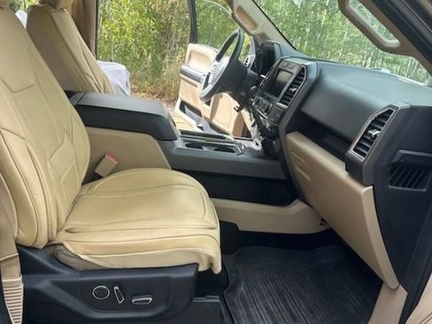 Used 2015 Ford F150 XLT w/ Equipment Group 302A Luxury AWD/4WD image 5