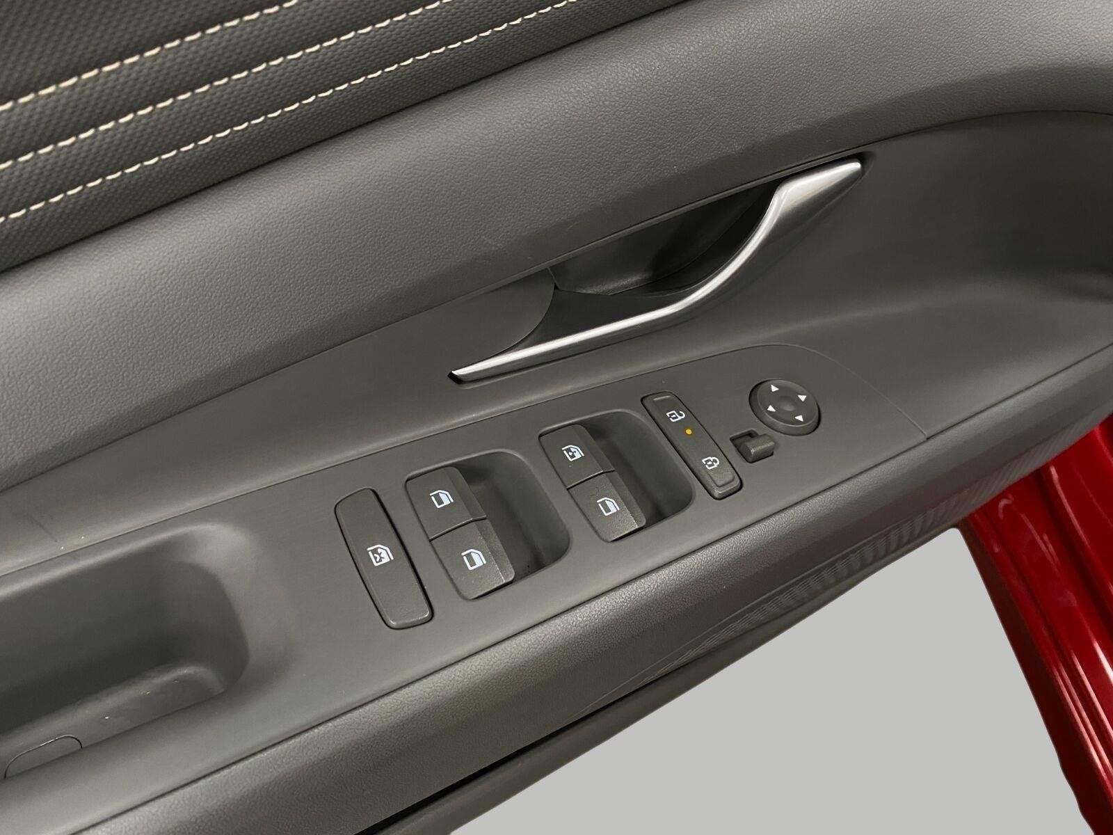 Certified 2025 Hyundai Elantra SEL FWD image 32