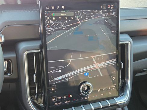 Used 2025 GMC Yukon Denali AWD/4WD image 32
