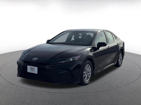 Used 2025 Toyota Camry LE image 7