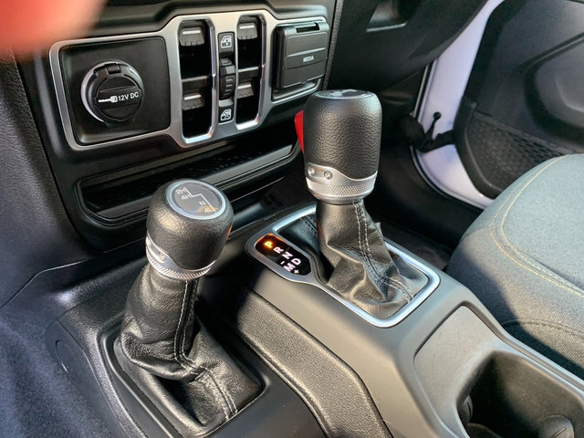 Used 2025 Jeep Wrangler Unlimited Sahara AWD/4WD image 21