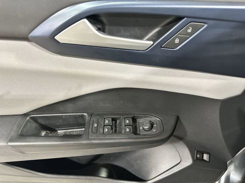 Used 2022 Volkswagen Taos SE image 15