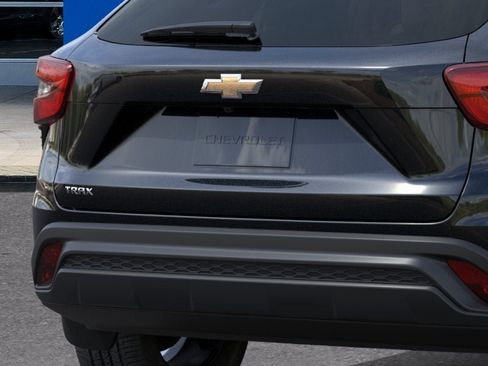 New 2026 Chevrolet Trax LS w/ LS Convenience Package FWD image 38