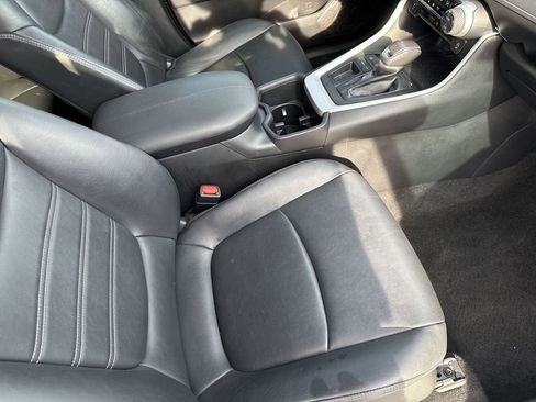 Used 2022 Toyota RAV4 XLE Premium image 26