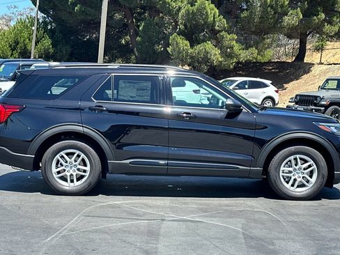 New 2026 Ford Explorer Active RWD image 3
