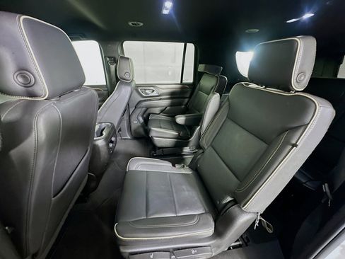 Used 2023 Chevrolet Suburban Premier image 28