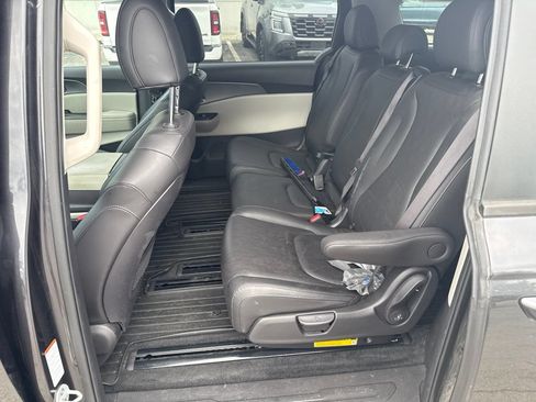 Used 2023 Kia Carnival LX FWD image 6