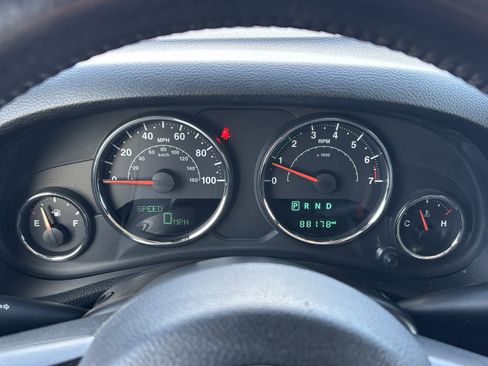 Used 2015 Jeep Wrangler Unlimited Sahara image 22