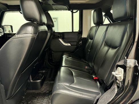 Used 2016 Jeep Wrangler Unlimited Rubicon AWD/4WD image 21