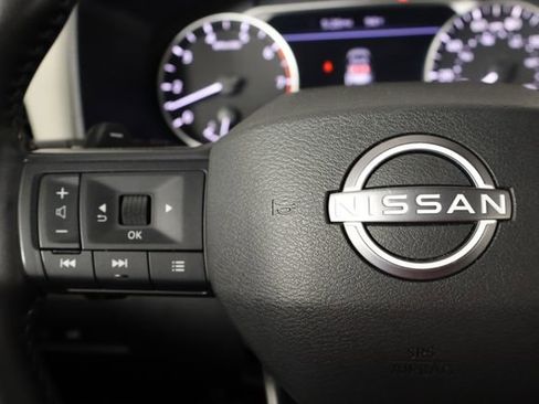 Used 2025 Nissan Rogue SV FWD image 8