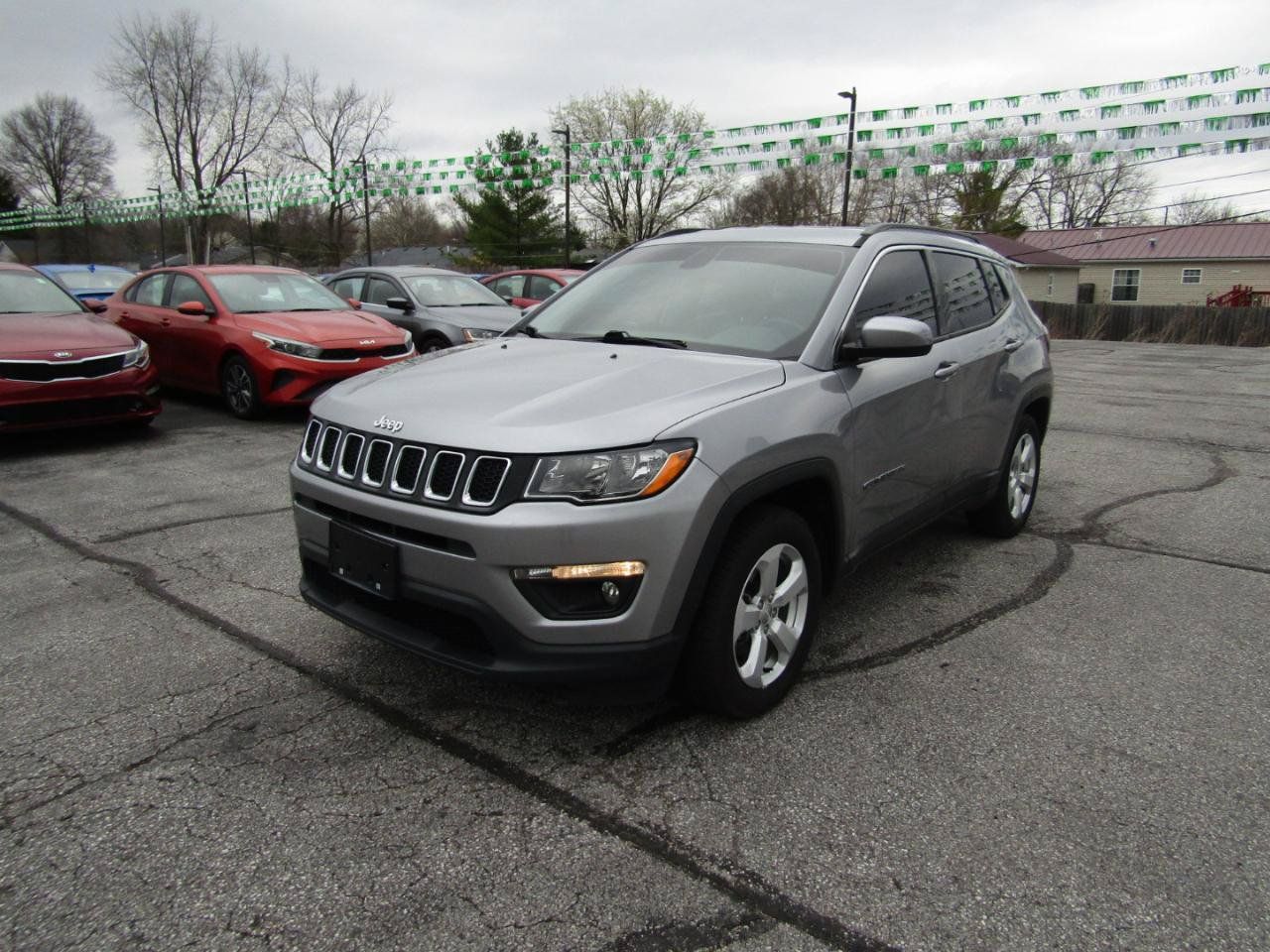 Used 2018 Jeep Compass Latitude w/ Popular Equipment Group FWD image 3