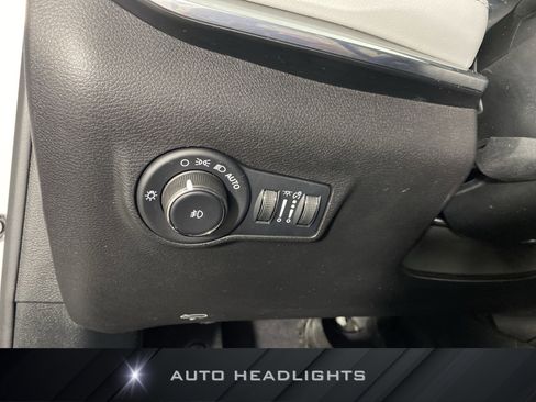 Used 2022 Jeep Compass Limited image 24