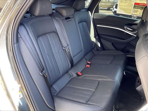 Used 2023 Audi e-tron Premium Plus w/ Premium Plus Package image 19