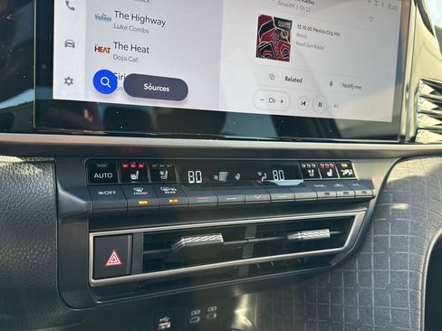 Used 2025 Toyota Camry XLE image 23