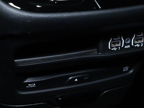 Used 2021 Chrysler Pacifica Touring-L w/ Uconnect Theater Family Group image 27