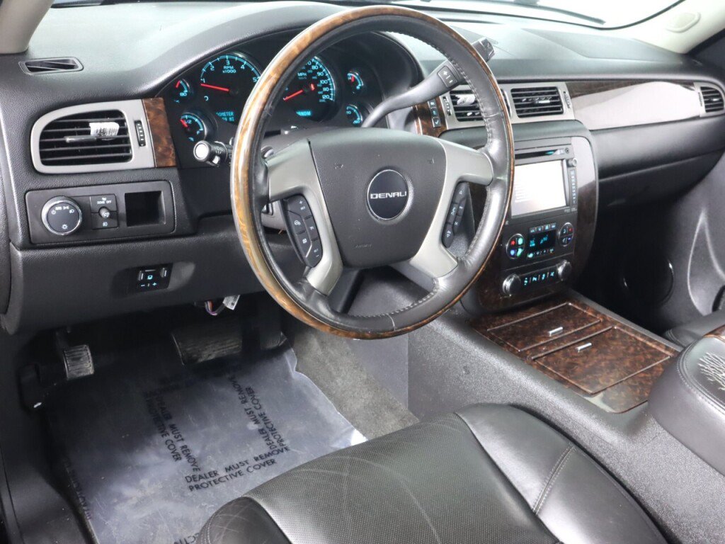 Used 2013 GMC Yukon XL Denali RWD image 9