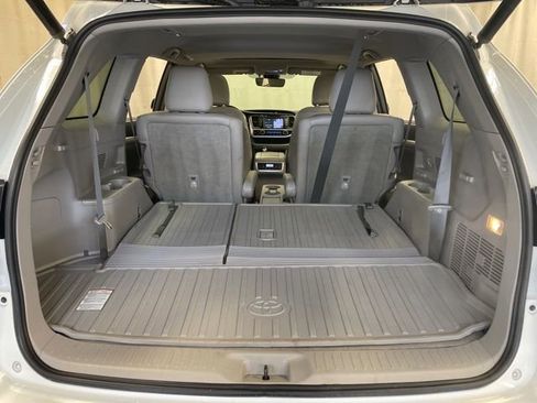 Used 2019 Toyota Highlander XLE image 7