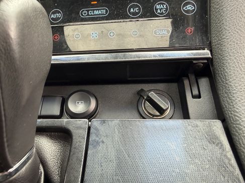 Used 2014 Ford Taurus Limited w/ Equipment Group 301A FWD image 39