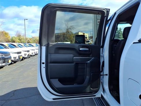 Used 2023 GMC Sierra 3500 AT4 w/ AT4 Premium Plus Package image 15