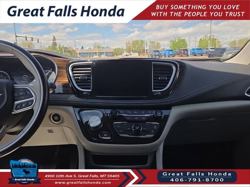Used 2021 Chrysler Pacifica Limited w/ Premium & Safety Sphere Group AWD/4WD image 18