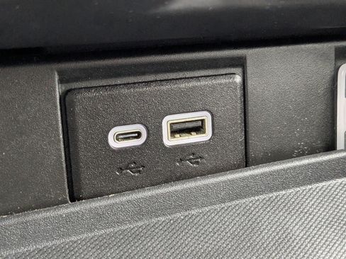 Used 2023 Chevrolet Suburban Premier image 23