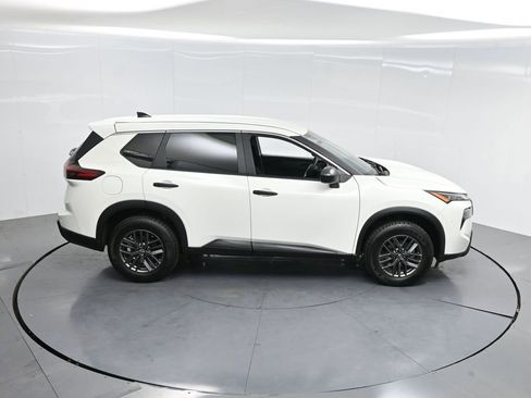 Used 2024 Nissan Rogue S image 54