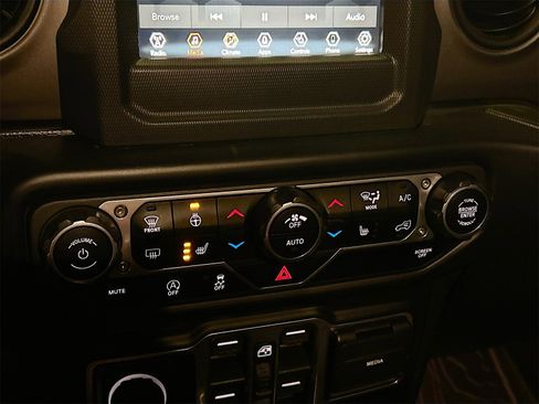 Used 2022 Jeep Wrangler Unlimited Willys image 15