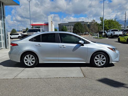 Used 2020 Toyota Corolla LE w/ Carpet Mat Package (TMS) FWD image 2