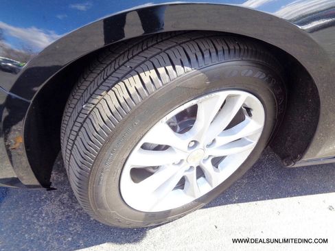 Used 2017 Chevrolet Malibu LT image 7