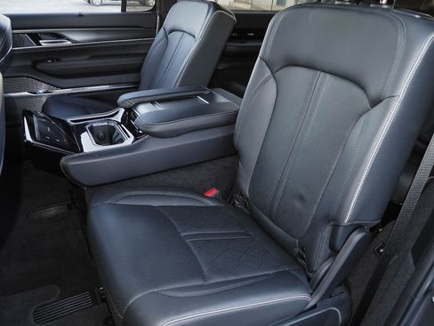 Used 2022 Jeep Grand Wagoneer Series II image 22