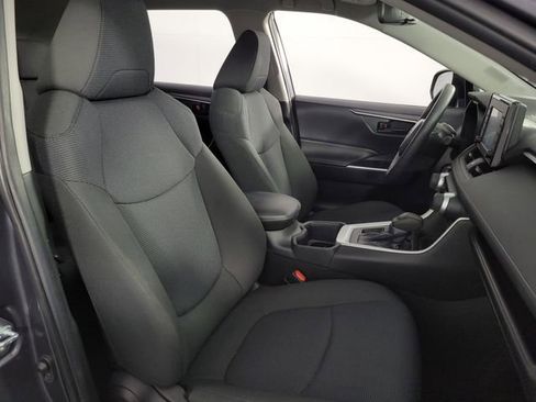 Used 2022 Toyota RAV4 LE image 12