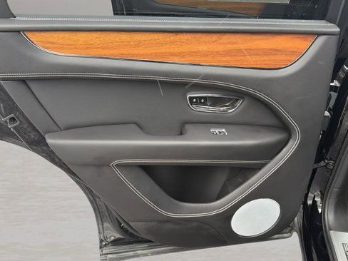 Used 2021 Bentley Bentayga image 23