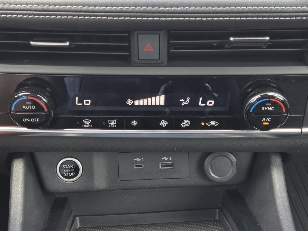 Used 2023 Nissan Rogue SV FWD image 15