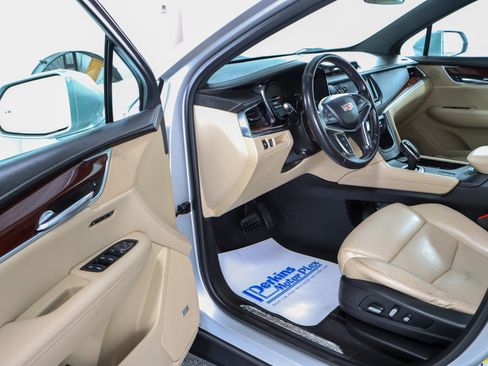 Used 2018 Cadillac XT5 Luxury w/ Driver Awareness Package image 3