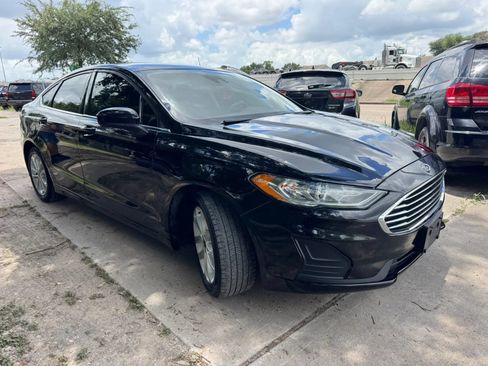 Used 2019 Ford Fusion SE FWD image 4