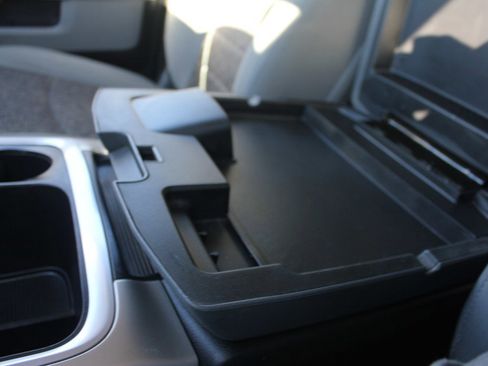 Used 2018 RAM 1500 Classic SLT image 25