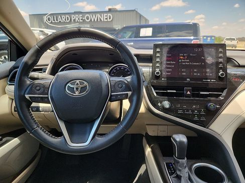 Used 2022 Toyota Camry XLE w/ Navigation Upgrade Package FWD image 6