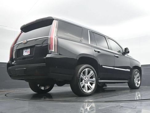 Used 2019 Cadillac Escalade Luxury AWD/4WD image 31