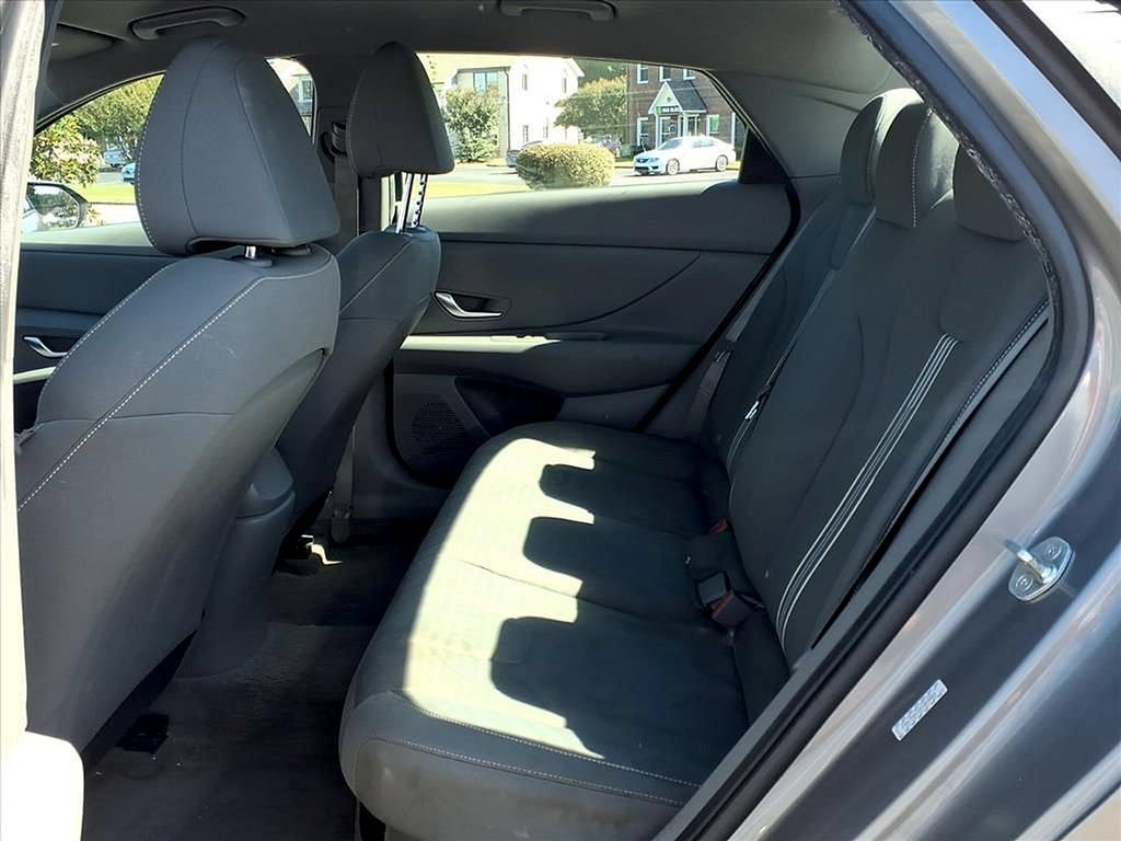 Used 2023 Hyundai Elantra Blue FWD image 4
