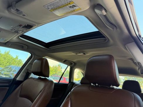 Used 2018 Subaru Outback 3.6R Touring AWD/4WD image 11