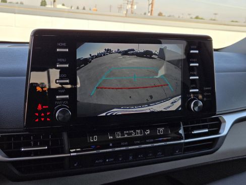 Used 2024 Toyota Sienna XLE image 10