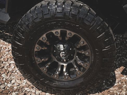 Used 2018 Jeep Wrangler Unlimited Rubicon w/ Dual Top Group AWD/4WD image 42