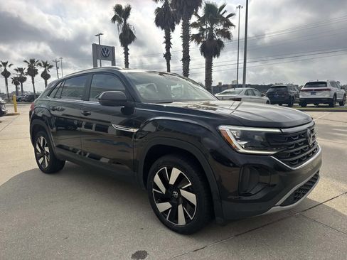 Used 2024 Volkswagen Atlas Cross Sport SE image 3